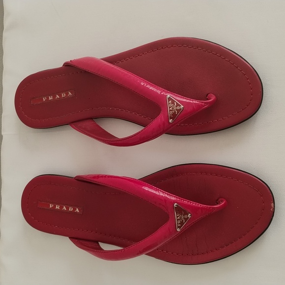 Women's Red Prada Logo Flip Flops Sz 39/US 8.5-9 - Picture 1 of 8
